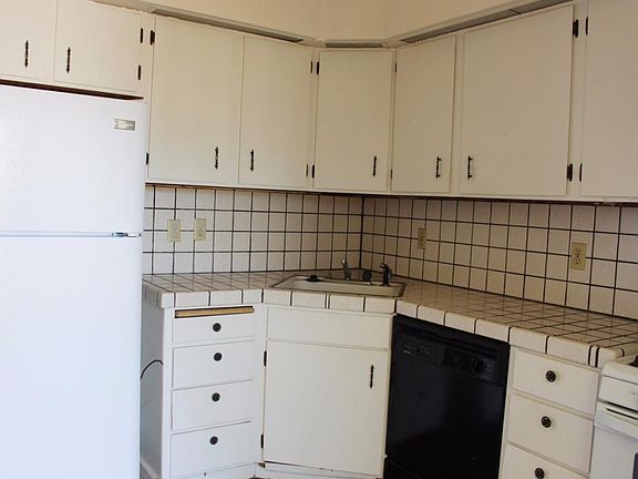 5th image of 427 Glasgow Dr