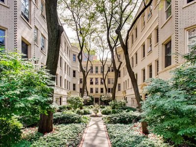 435 W Aldine Ave #17, Chicago, IL, 60657