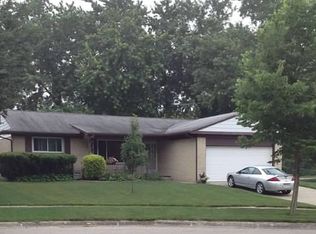 690 Canterbury Ct, Saline, MI 48176