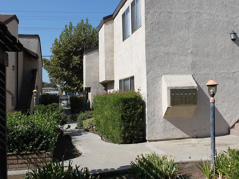 324 N San Antonio Ave — Photo 6
