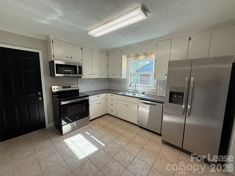 917 Spruce St — Photo 7