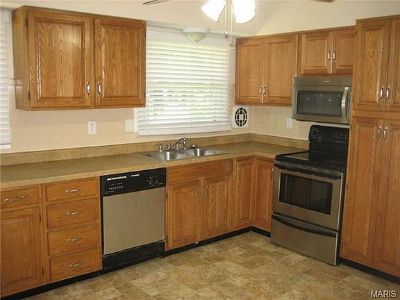 2nd image of 1070 Rogers Ln