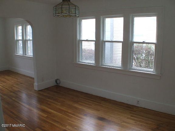 5th image of 845 Griggs St SE
