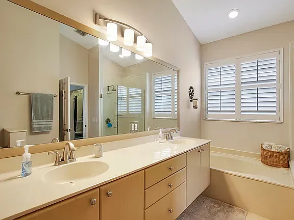 122 NW Swann Mill Cir — Photo 20