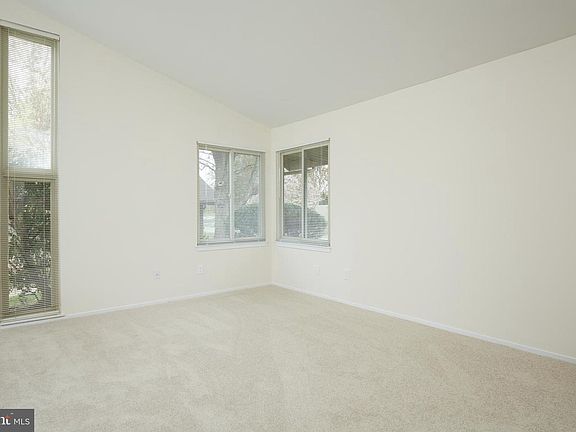 5th image of 19525 Gallatin Ct