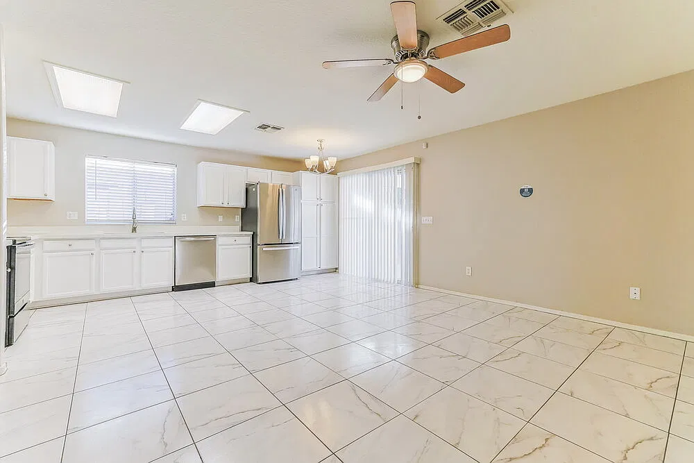 3 bed, 2.0 bath, 1745 sqft, $2,400 — Photo 3