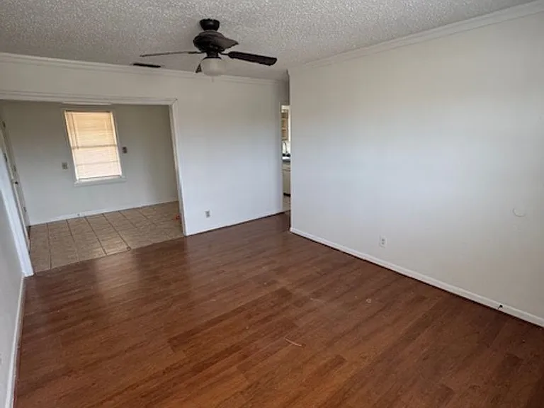 5368 Encino Rd — Photo 2