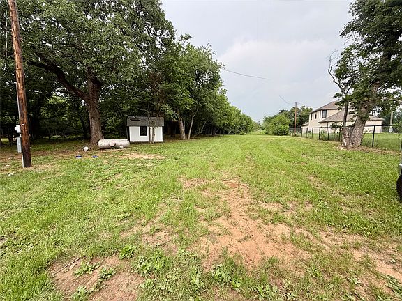 4th image of 5928 Day Rd