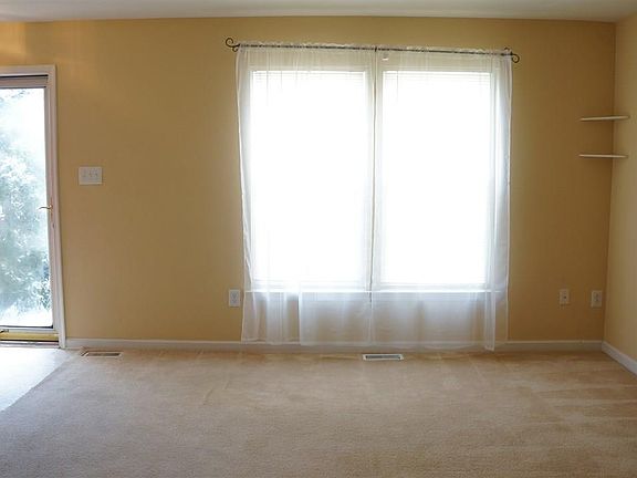 3rd image of 122 Red Bank Dr