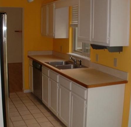 3rd image of 2216 Sunvista Dr