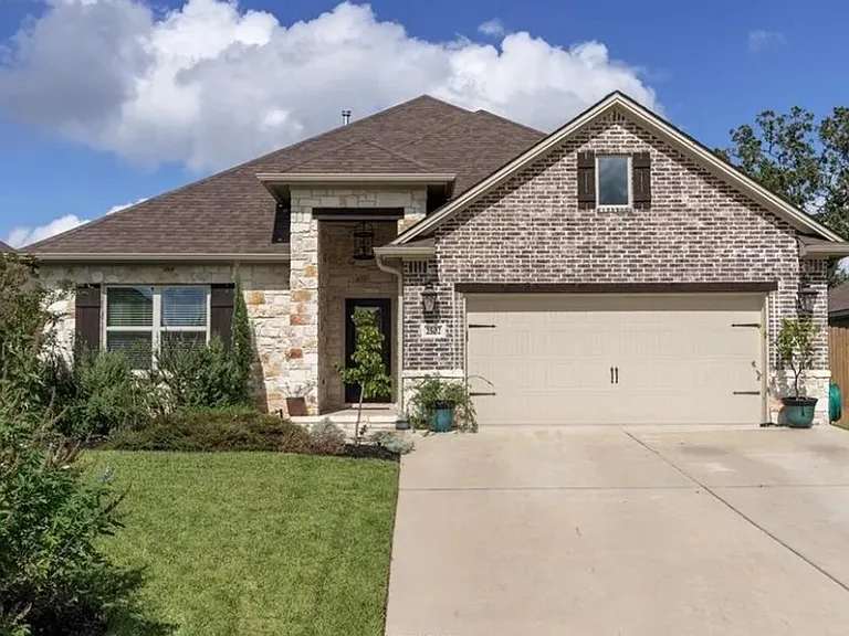 2502 Kimbolton Dr — Photo 1