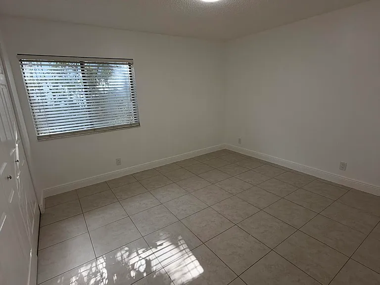 2661 Riverside Dr #2 — Photo 10