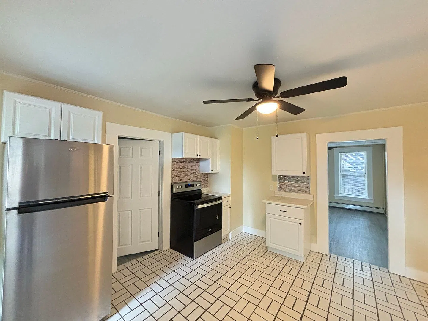 2 bed, 1.0 bath, 600 sqft, $1,595 — Photo 3