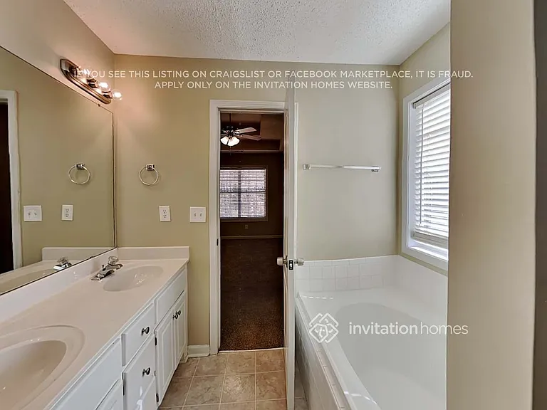 1127 Chateau Ter — Photo 18