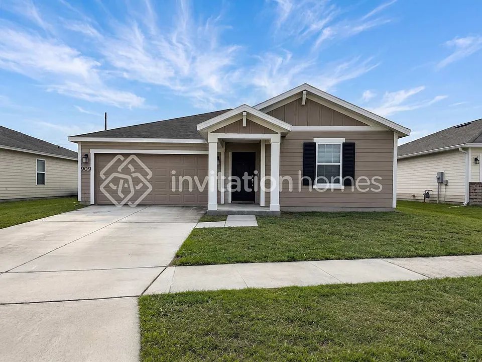 909 Caitlin Loop