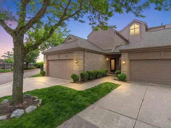 26151 Harbour Pointe Dr, Harrison Township, MI 48045