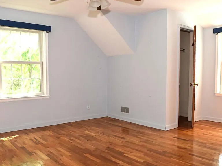 2387 Huron Hill Dr — Photo 7