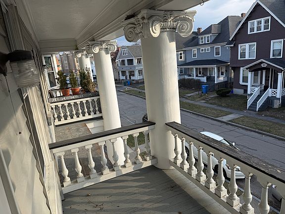 4th image of 16 Wellesley St #4