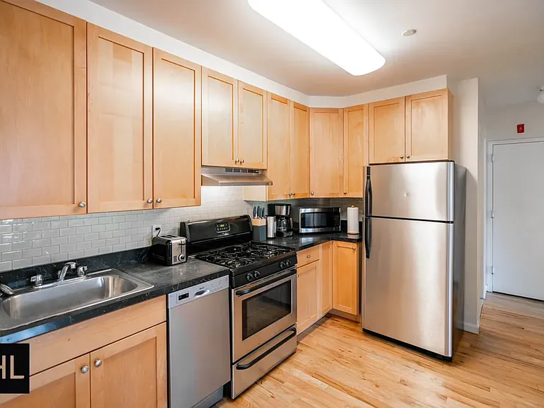 567 Warren St #503 — Photo 9