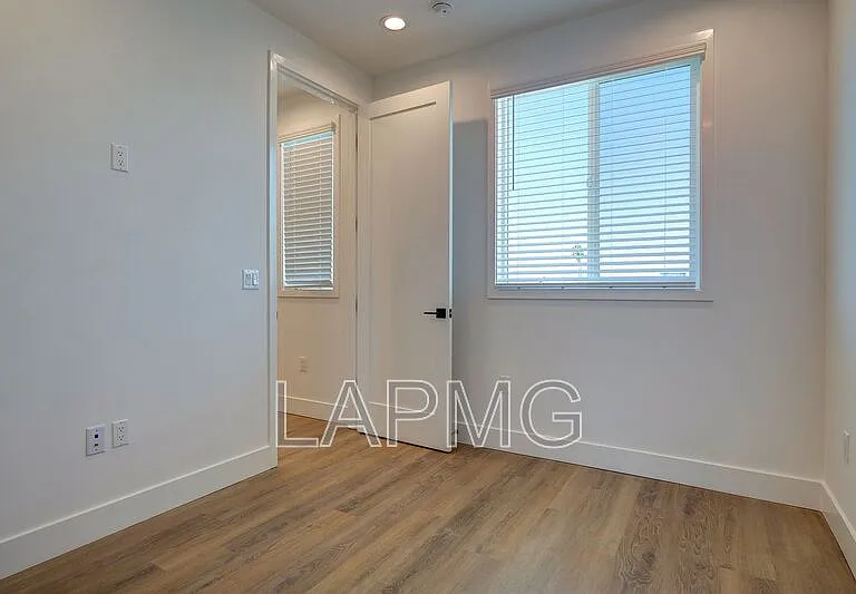 4507 Saturn St #1/2 — Photo 19