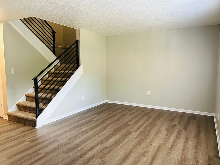 513 Toombs St — Photo 5