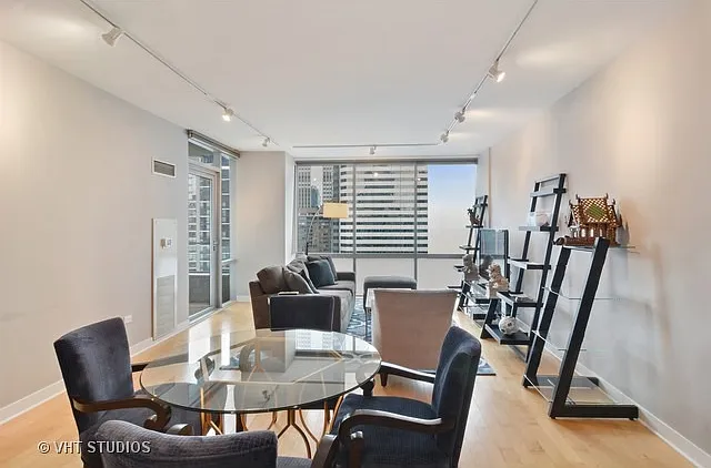 8 E Randolph St #3103 — Photo 2