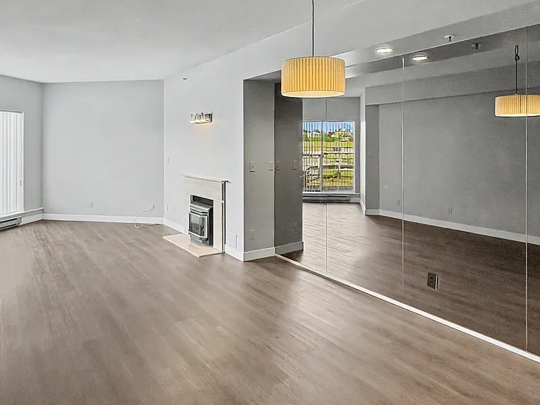 5733 Cambie St — Photo 27