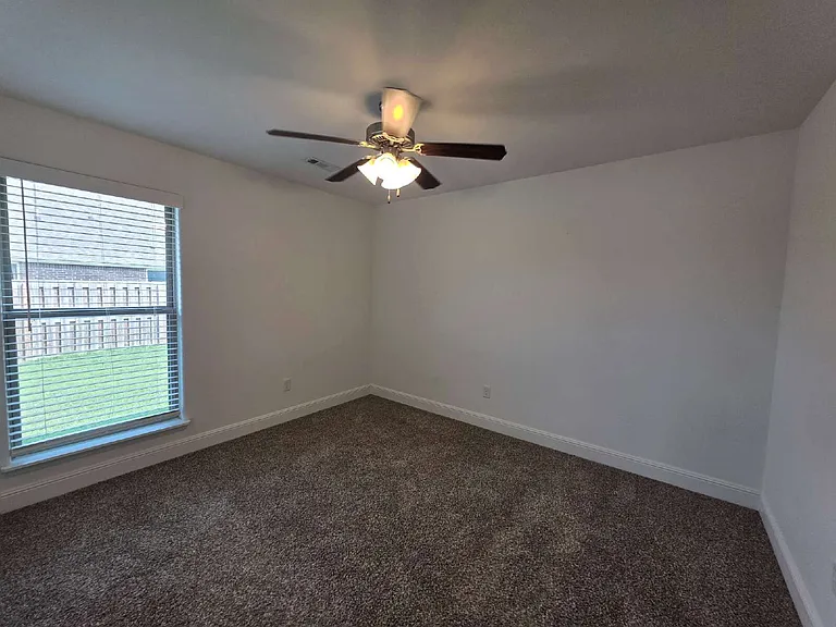 2405 Graham Ln — Photo 16
