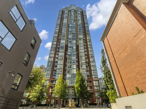 939 Homer St #710, Vancouver, BC V6B 2W6