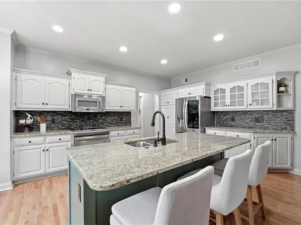 5120 W 158th St, Overland Park, KS 66224