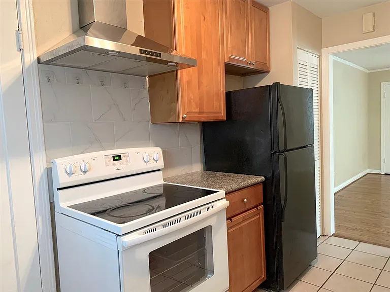 307 Avondale St #1 — Photo 9
