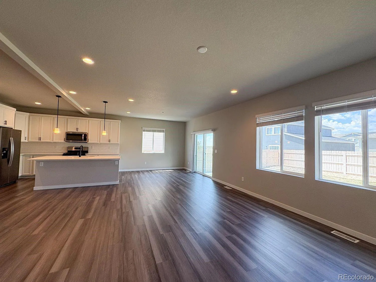 4 bed, 2.5 bath, 2203 sqft, $2,485 — Photo 4
