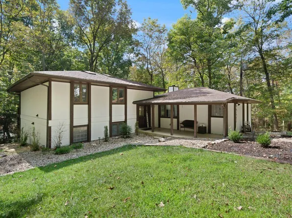 2737 Doe Valley Pkwy E, Brandenburg, KY 40108