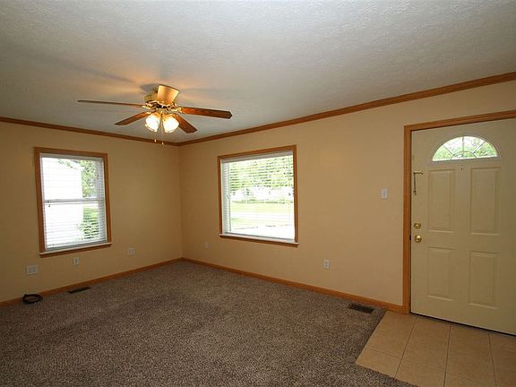 5th image of 2925 N Village Dr