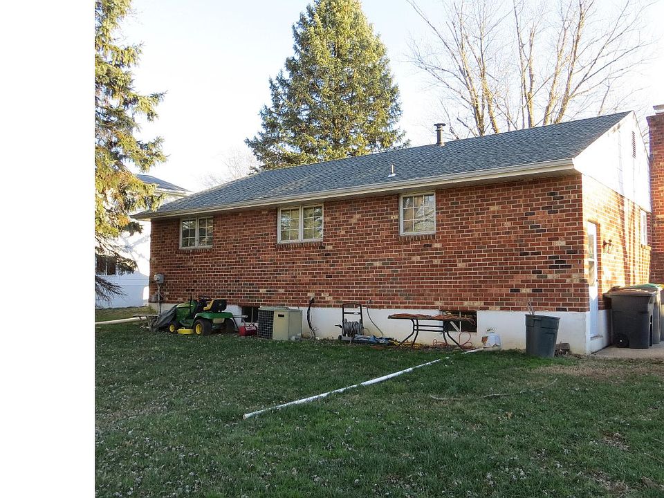 2nd image of 517 Pershing Rd