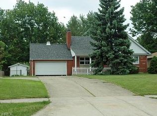 2911 Dentzler Rd, Parma, OH 44134