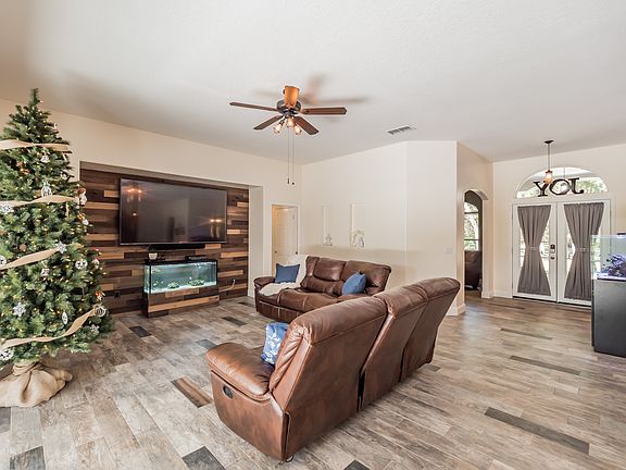 3rd image of 17232 Countrybrook Ln