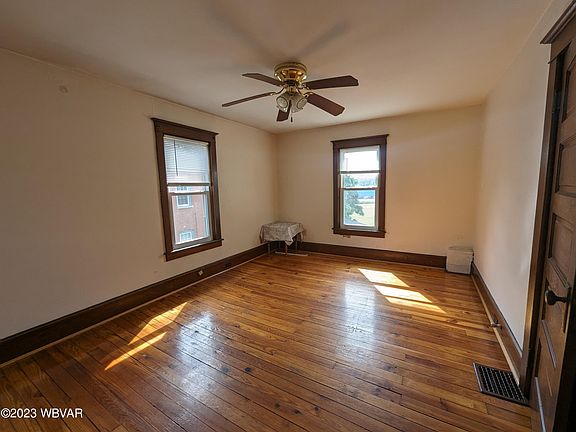3rd image of 1527 W FOURTH STREET
