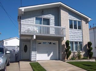 203 Willow Rd E, Staten Island, NY 10314