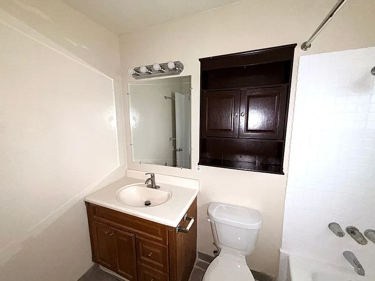 900 Eden Ct — Photo 16