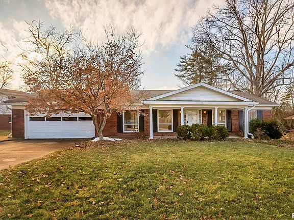 3rd image of 904 S Briarwood Dr