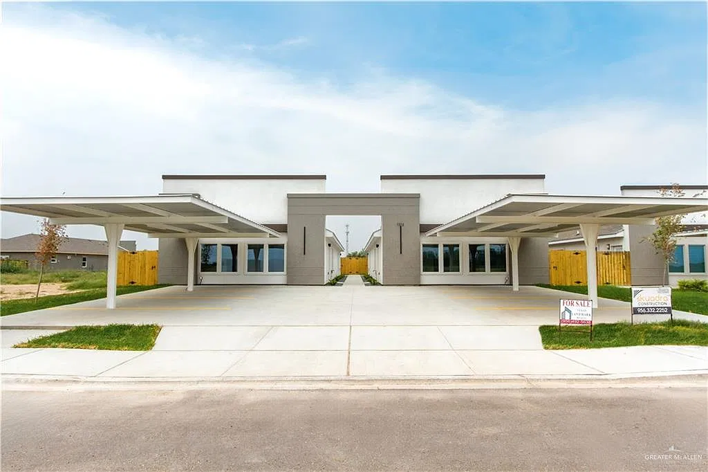 3 bed, 2.0 bath, 3900 sqft, $1,050 — Photo 1