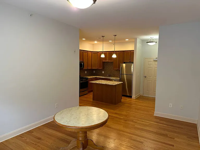 2518 Whitney Ave — Photo 13