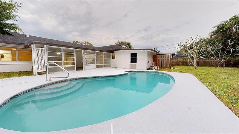 1st image of 770 SE Hollahan Ave