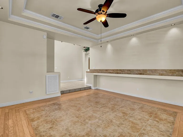 9101 Crystal Lake Ct — Photo 12