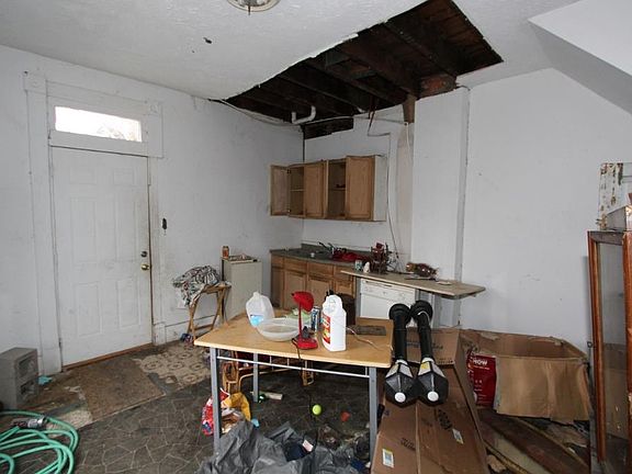 4th image of 1046 Saint Paul St