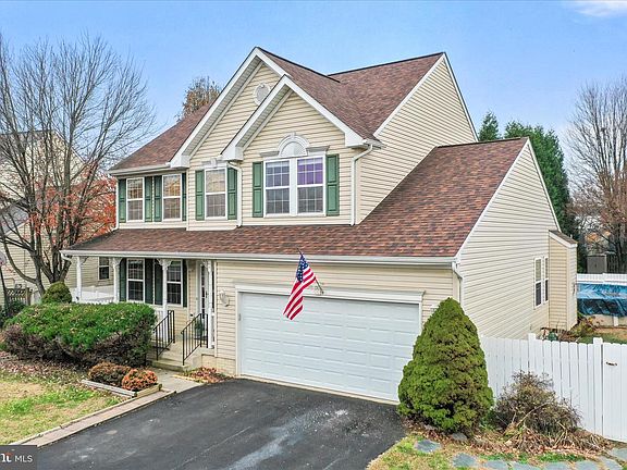 3rd image of 176 Charlotte Ct