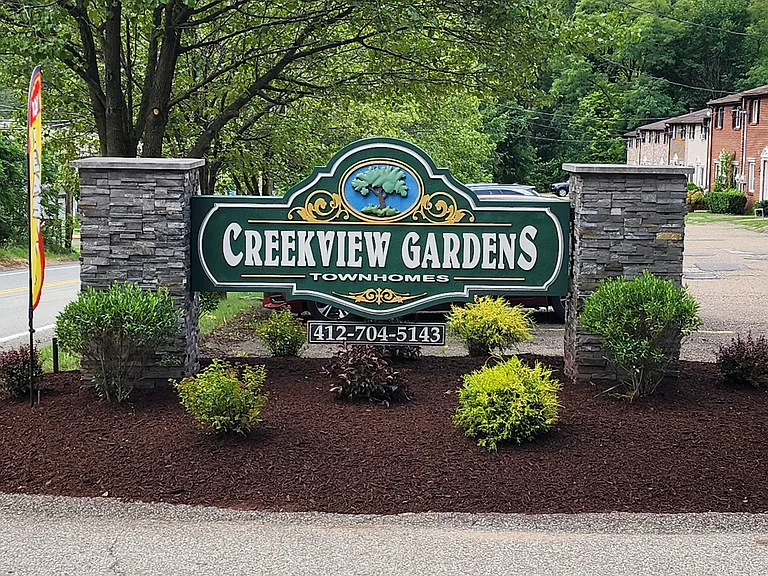Signage - Welcome to Creekview!