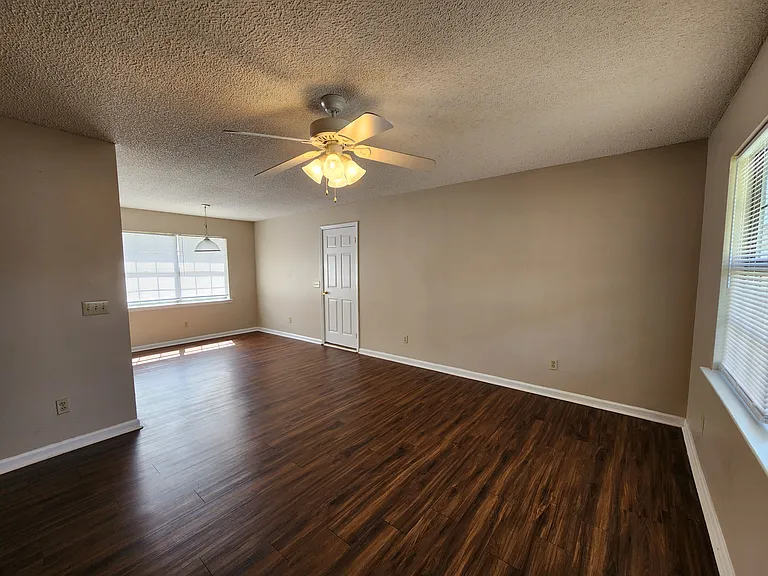 219 Petunia Dr — Photo 3
