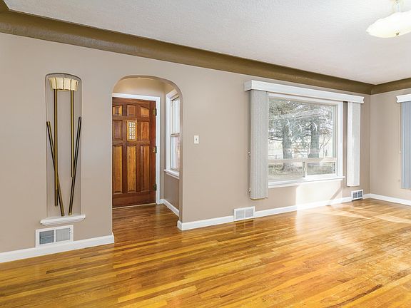 4th image of 2702 W Landing Rd